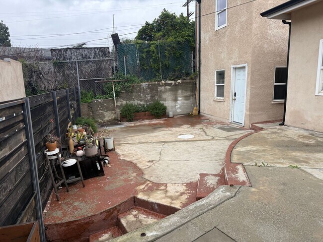 Building Photo - 241 N Ave 49