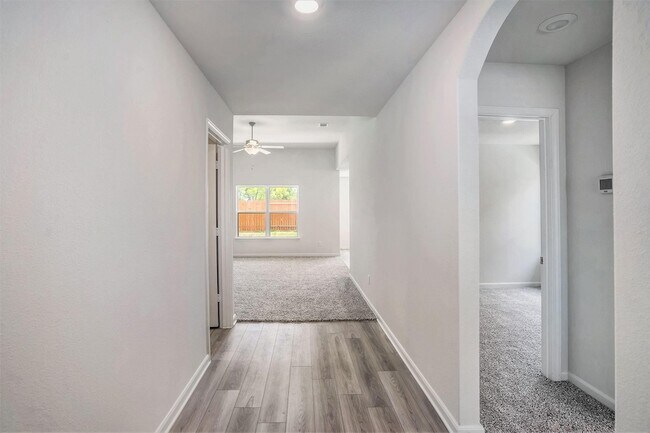 Building Photo - 1460 Sunkiss Dr