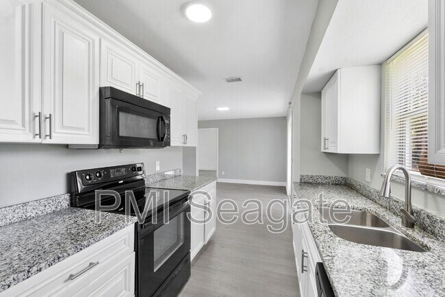 Building Photo - 11448 68th St N