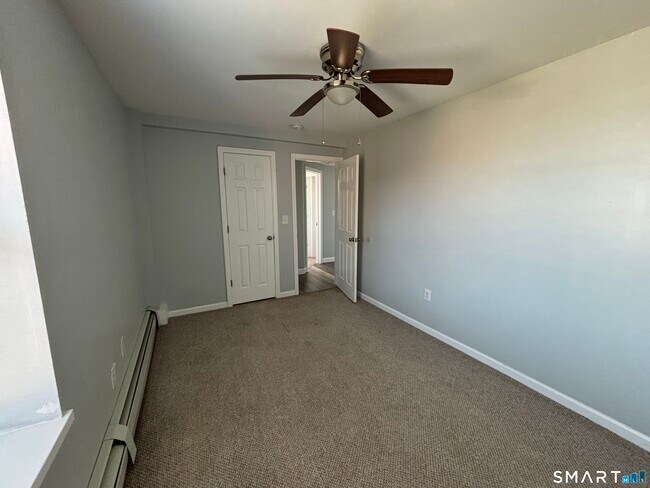 Building Photo - 213 Golden Hill St