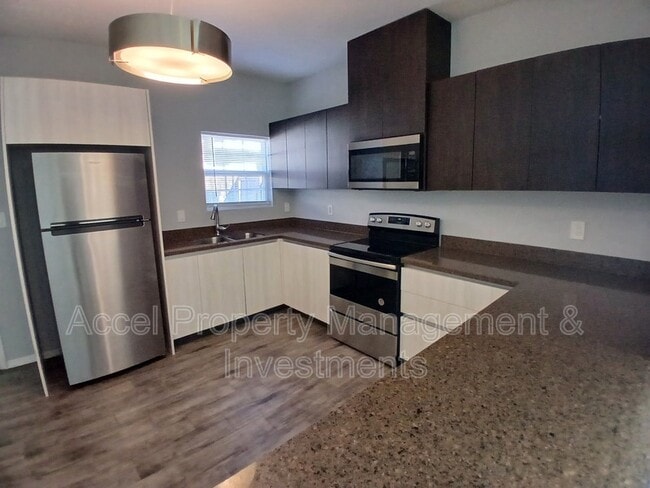 Building Photo - 1805 Cari Nicole Ave