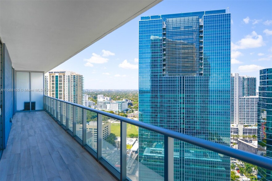 Primary Photo - 1300 Brickell Bay Dr