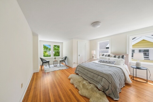Building Photo - Charming 3BR Townhome in Seattle