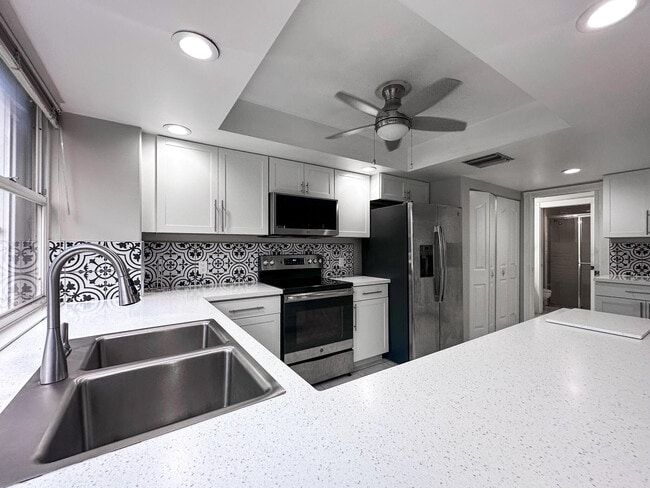 Building Photo - 3662 SW Sunset Trace Cir