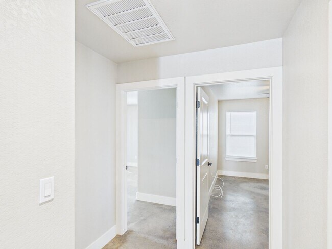 Building Photo - 124 Feather Way