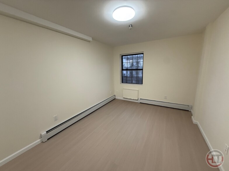 Building Photo - 1985 Southern Blvd