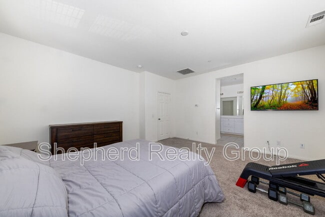 Building Photo - 28468 Sunflower St