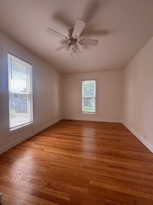 Building Photo - Your perfect 4-bed / 2-beth home in Elizabethton awaits! $2400