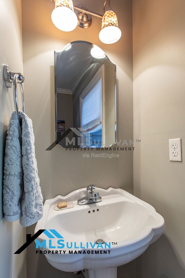 Building Photo - 5623 Lake Elton Rd