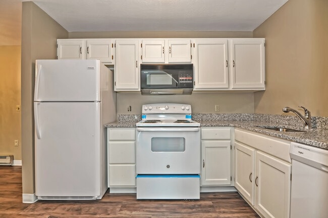 Building Photo - 1 Bristol Court Unit 3