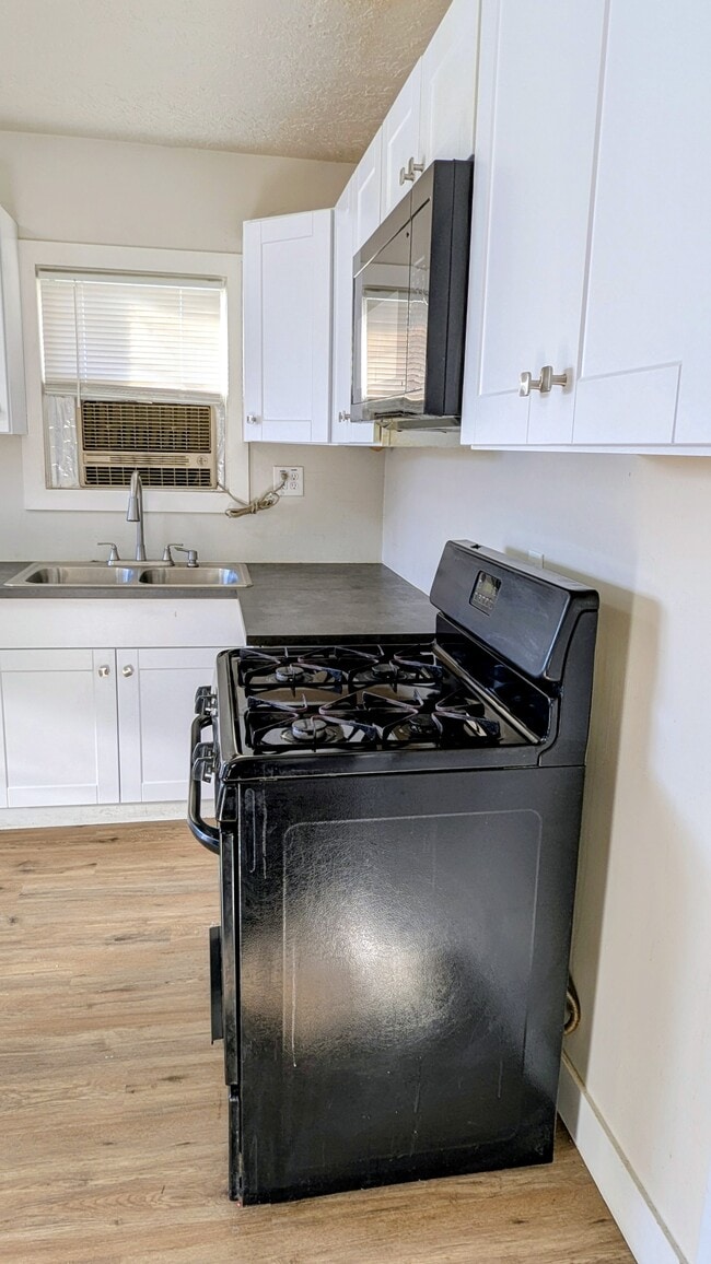 Building Photo - 426 Navajo St