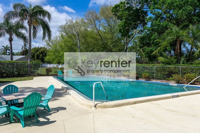 Building Photo - 1833 Clearbrooke Dr