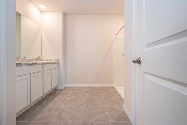 Building Photo - 3513 Hilltop Cir