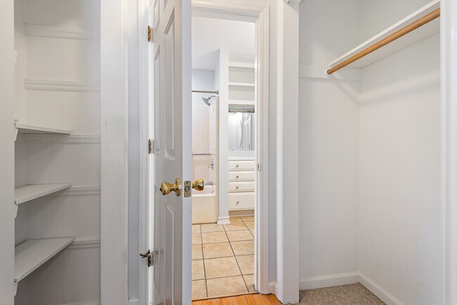 Building Photo - 1502 Hollywood St