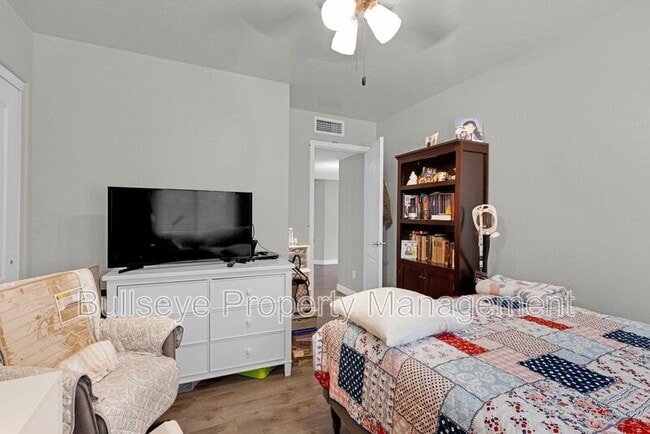 Building Photo - 809 S Lagoon Dr