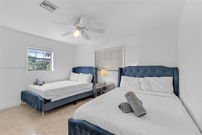 Building Photo - 3338 Taft St