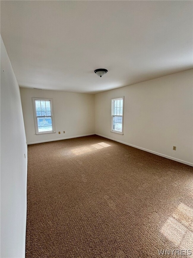 Building Photo - 91 Laverack Ave