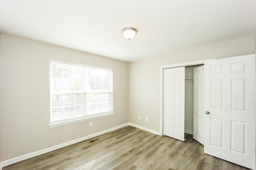 Building Photo - 575 Sycamore Dr