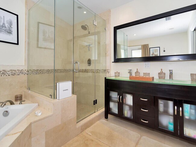 Building Photo - 3141 Hollywood Blvd