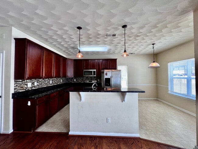 Building Photo - 3 bedroom home in sought after Whitaker Place, Virginia Beach