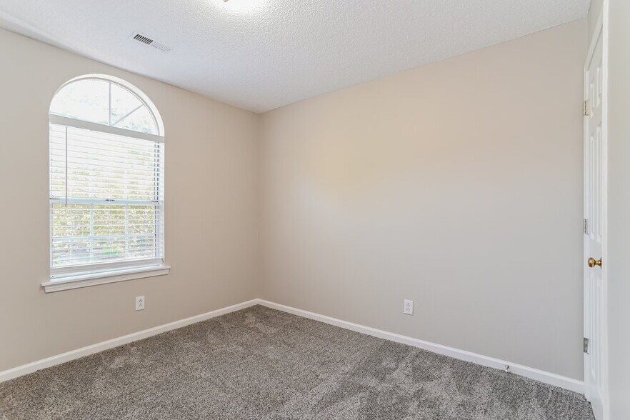 Building Photo - 8914 Clifton Meadow Dr