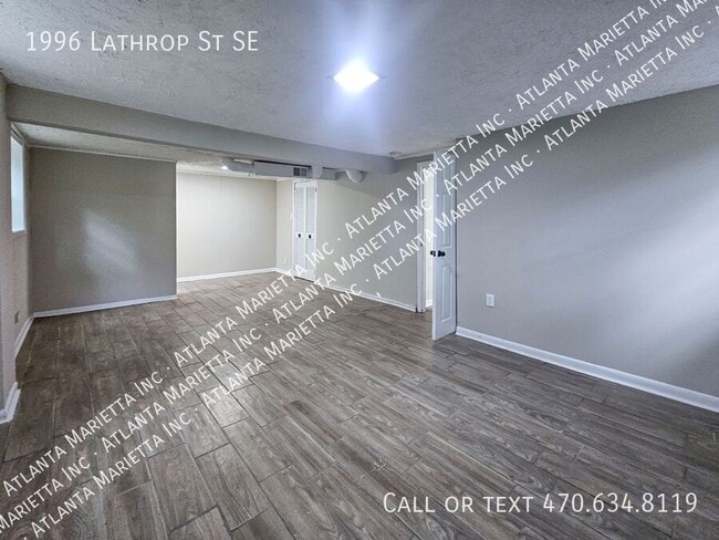 Building Photo - 1996 Lathrop St SE