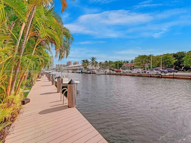 Building Photo - 3744 NE 167th St