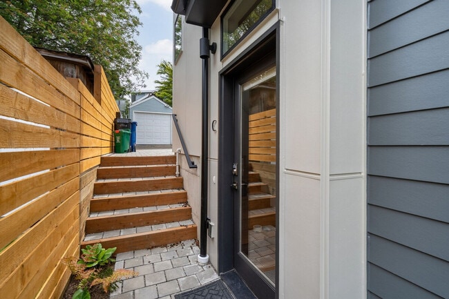 Building Photo - 4424 Burke Ave N