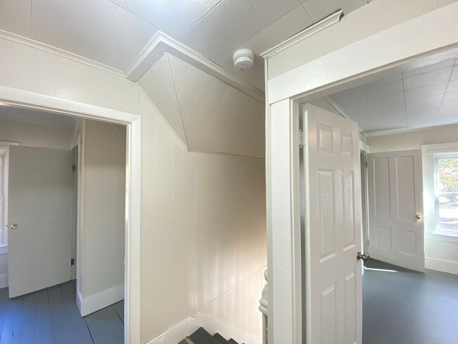 Building Photo - 348 Portland St