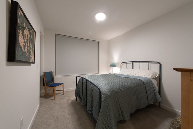 Building Photo - Immaculate, Kirkland Newer Construction - ...