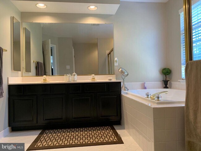 Building Photo - 15112 Windy Hollow Cir