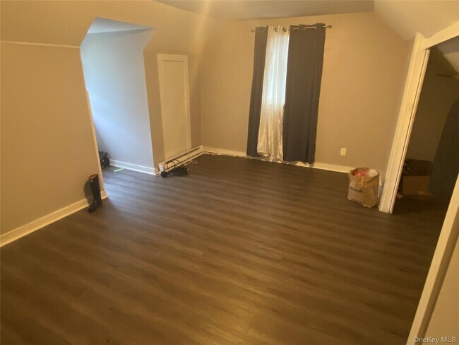 Building Photo - 7 Woods Pl