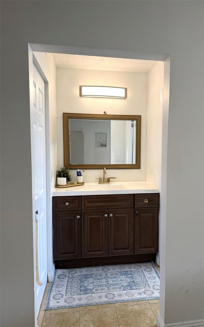 Building Photo - 8014 NW 15th Manor