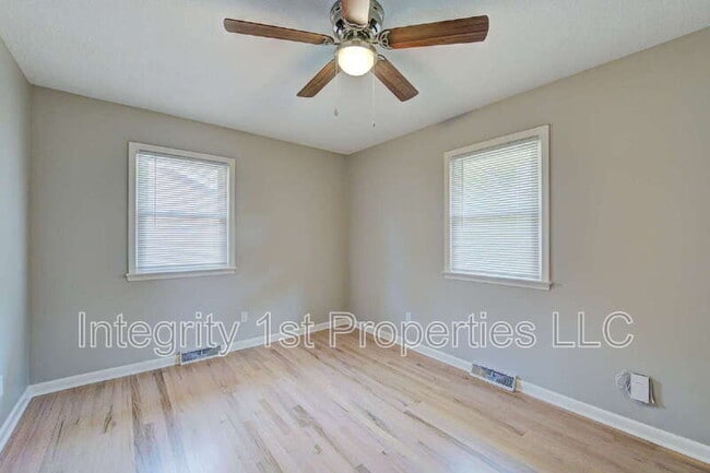 Building Photo - 6910 NW Belvidere Pkwy