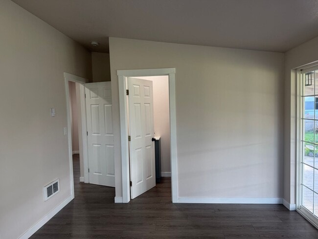 Building Photo - Updated 3 bedroom 2 bathroom house in Dexter!