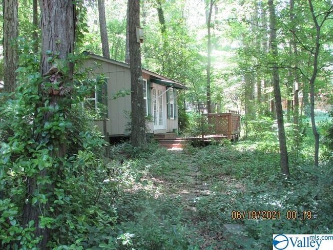 Building Photo - 11410 Woodcrest Dr SE