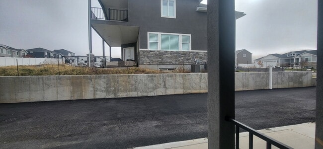 Building Photo - 393 S Cor Vw Dr