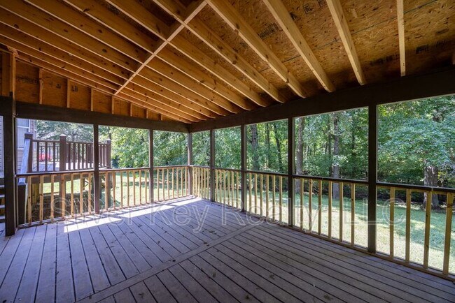 Building Photo - 1725 Brookwood Dr NE