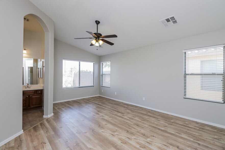 Building Photo - 1244 W Mesquite Tree Ln