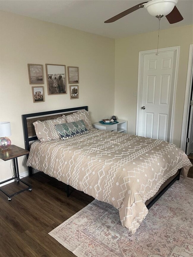 Building Photo - 207 Oakwood Loop