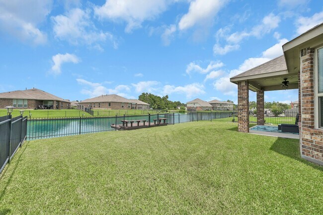 Building Photo - 3791 Lake Bend Shore Dr
