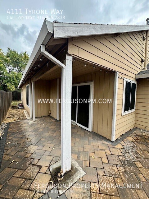 Building Photo - 4111 Tyrone Way