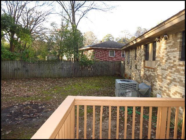 Building Photo - 13 Point O Woods Dr