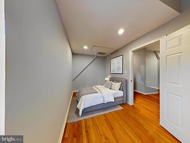 Building Photo - 3137 S Glebe Rd