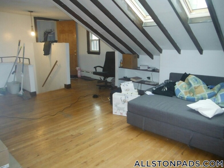 Building Photo - 26 Greylock Rd