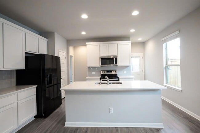 Building Photo - 208 Kellys Heroes Wy
