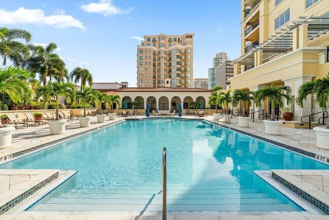 Building Photo - 300 Beach Dr NE