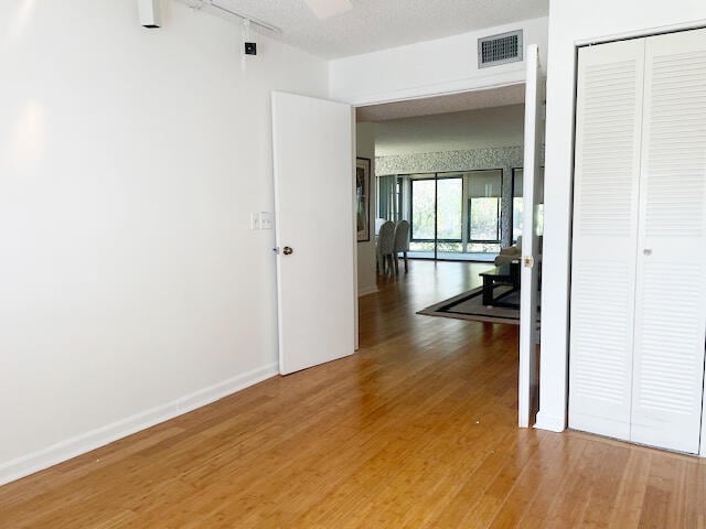 Building Photo - 5750 Fairway Park Ct