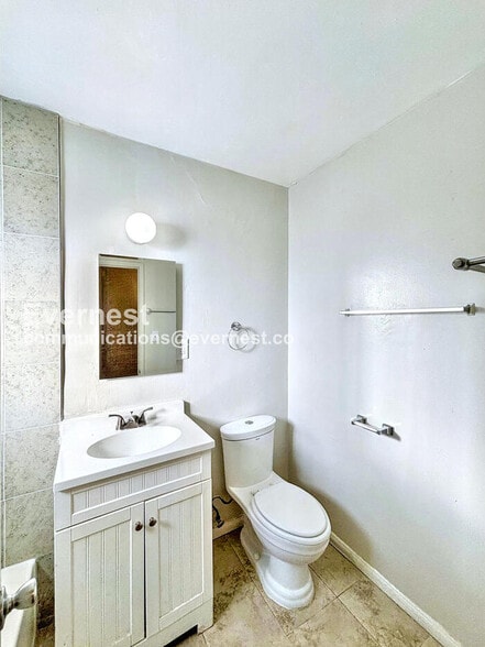 Building Photo - 1434 Plaza del Amo