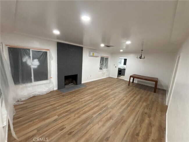 Building Photo - 656 W 33rd St